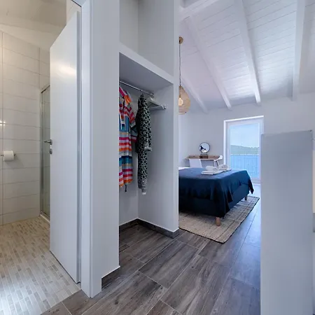 Beachfront House Kut * فيس