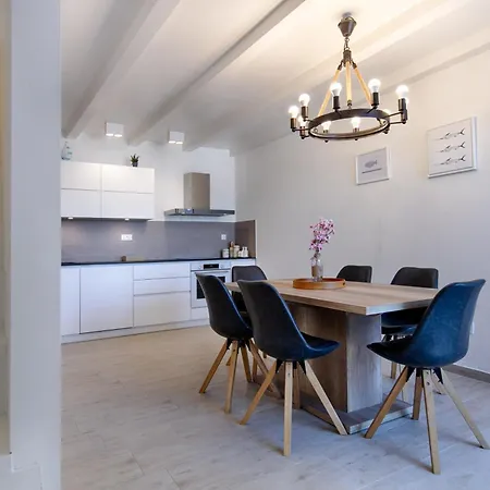 Beachfront House Kut