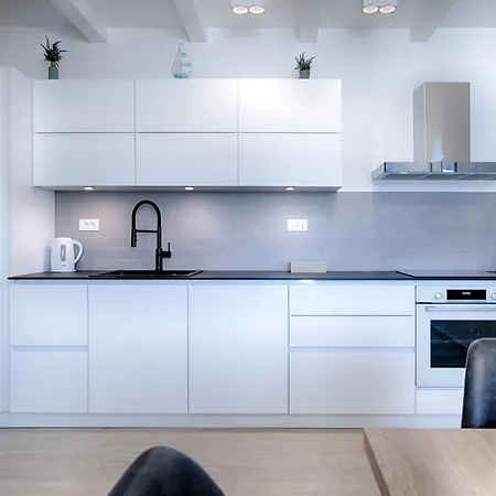 Beachfront House Kut Feriehus *