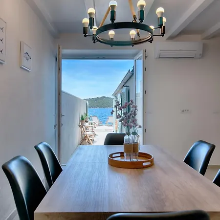 Beachfront House Kut Feriehus Vis