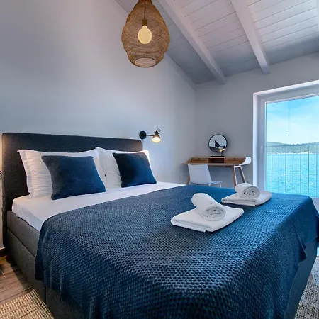 Beachfront House Kut فيس