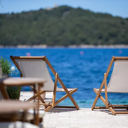 Beachfront House Kut Vis