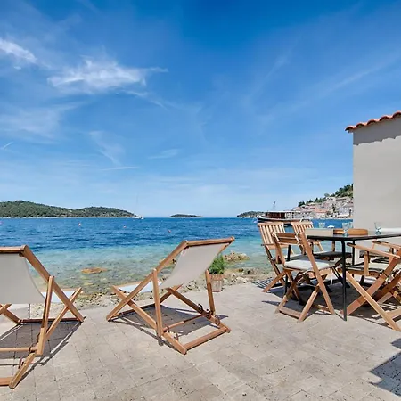 Beachfront House Kut *