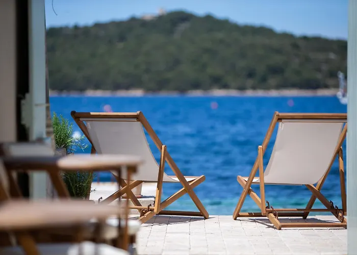 Beachfront House Kut Vis