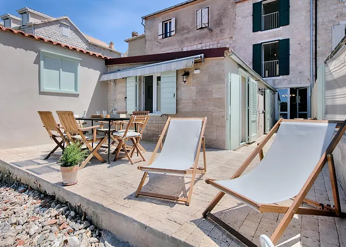 Beachfront House Kut Feriehus