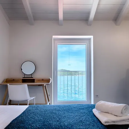 Beachfront House Kut Feriehus *