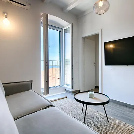 Beachfront House Kut Feriehus *