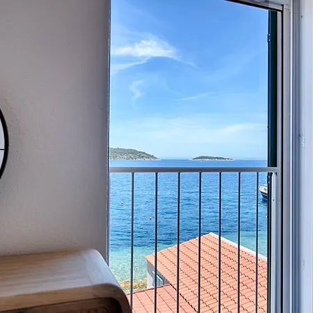 Feriehus Beachfront House Kut Vis